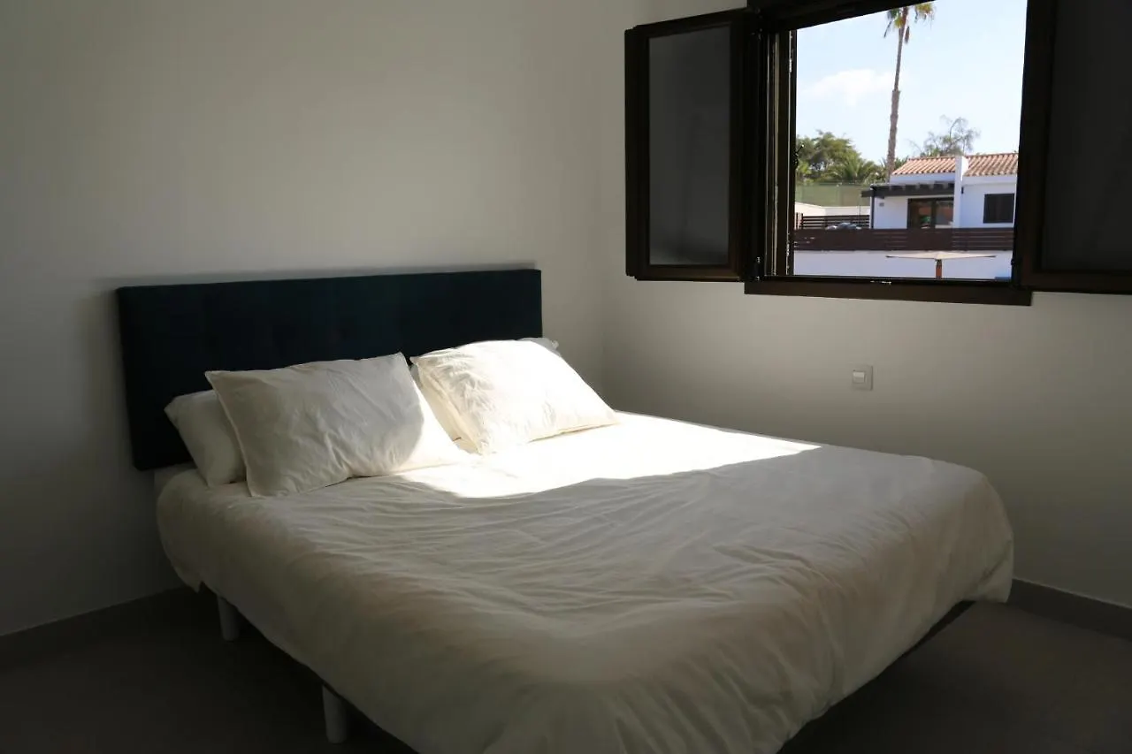 Precioso Bungalow En Complejo Privado Con Piscina San Bartolome de Tirajana  Spain